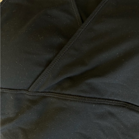 Lululemon athletic top with built in pad - Picture 5 of 6